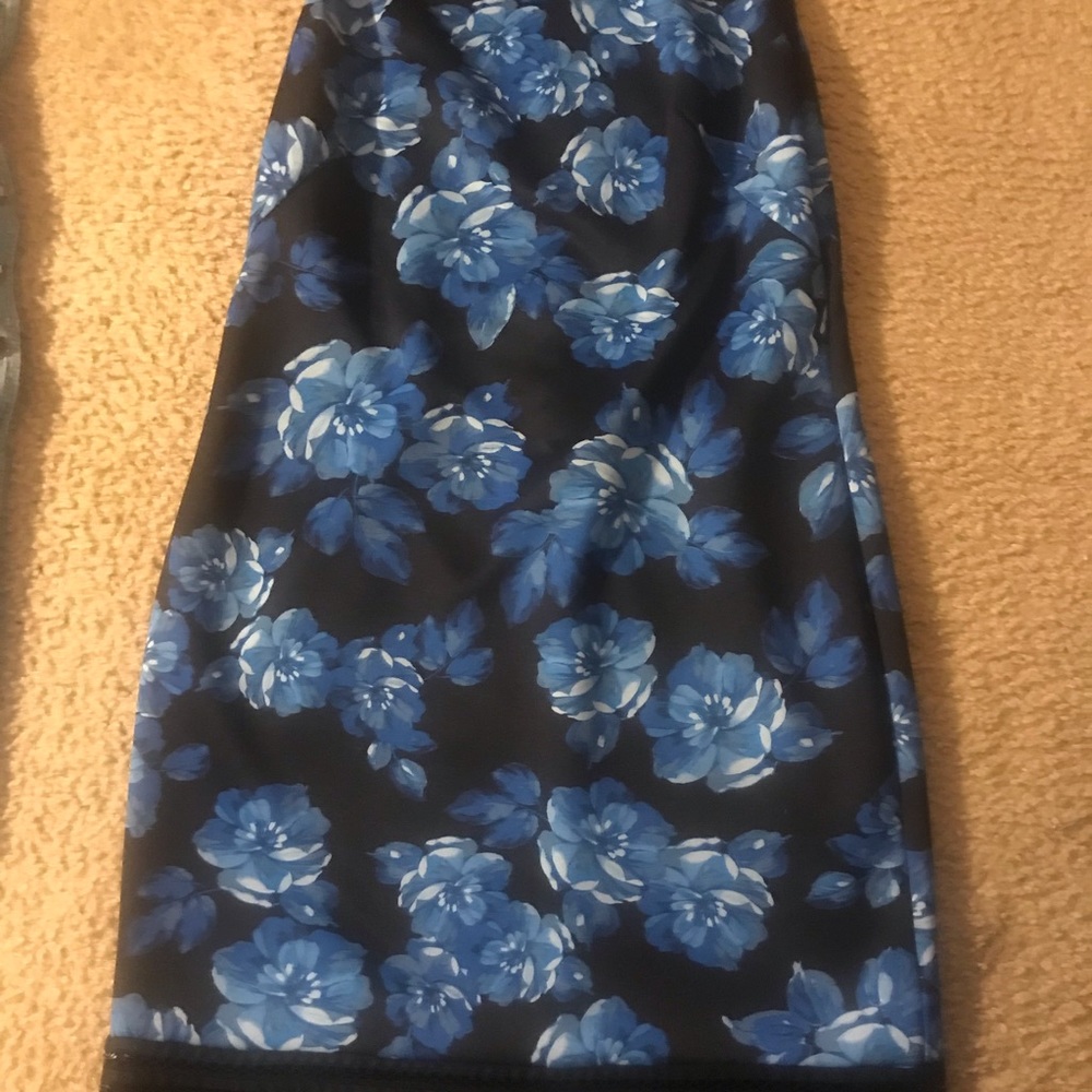 This dress is a size 10  by luxe Carmen Marc valvo